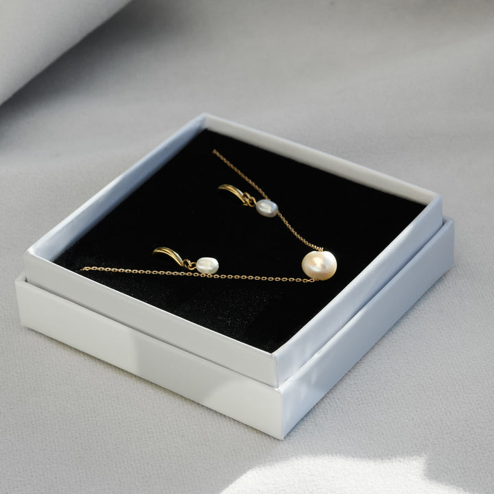 Coffret cadeau collier et boucles d'oreilles en perles